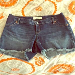Gap maternity jean shorts NWOT.